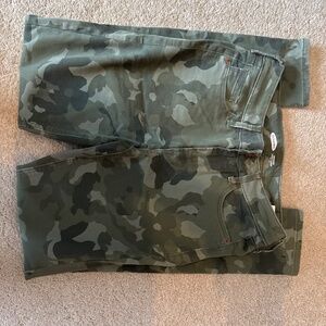 Old navy rockstar super skinny size 4 camo jeans